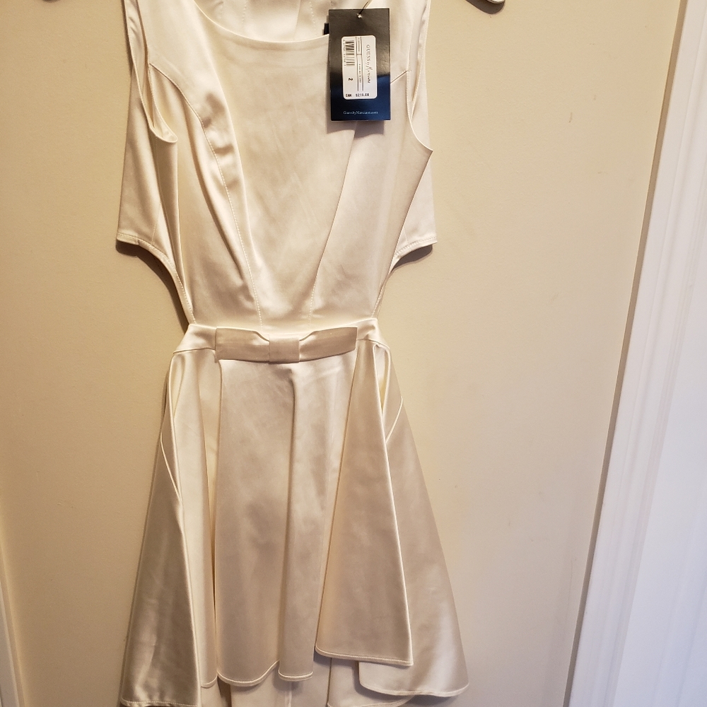 Dress - Picture 4 of 4